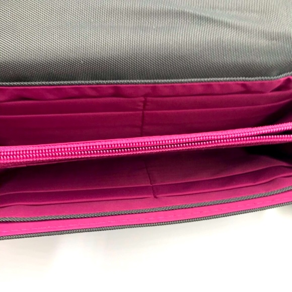 Travelon RFID BLOCKING wallet NWT - Picture 2 of 3